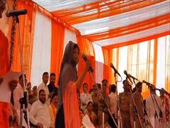 अलीगढ़ में बीजेपी मेयर ने ली शपथ, मंच से मुस्लिम महिला पार्षद ने लगाए 'अल्लाह हू अकबर' के नारे