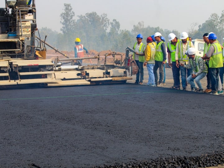 Ganga Expressway: गंगा एक्सप्रेस वे मेरठ से शुरू होगा और हापुड़, बुलंदशहर, अमरोहा, संभल, बदायूं, शाहजहांपुर, हरदोई, उन्नाव, रायबरेली, प्रतापगढ़ होते हुए प्रयागराज पर खत्म होगा.