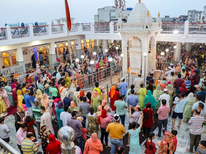 Kheer Bhawani Mandir: कश्मीरी पंडितों की कुल देवी मां खीर भवानी का मंदिर पेश कर रहा हिंदू-मुस्लिम एकता की मिसाल, जानिए कैसे Kheer Bhawani Mandir Kashmiri Pandits family goddess of Kashmiri Pandits is presenting an example of Hindu Muslim unity Ann Kheer Bhawani Mandir: कश्मीरी पंडितों की कुल देवी मां खीर भवानी का मंदिर पेश कर रहा हिंदू-मुस्लिम एकता की मिसाल, जानिए कैसे