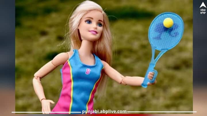 Barbie Doll: ਇਹ ਗੁੱਡੀ ਦੁਨੀਆ ਭਰ ਦੇ ਬੱਚਿਆਂ ਵਿੱਚ ਇੱਕ ਜਾਣਿਆ-ਪਛਾਣਿਆ ਨਾਮ ਹੈ। ਇਹ ਲਗਭਗ ਹਰ ਬੱਚੇ ਦੇ ਬਚਪਨ ਦਾ ਹਿੱਸਾ ਰਹੀ ਹੈ ।ਇਹ ਗੁੱਡੀ ਜਿੰਨੀ ਦਿਲਚਸਪ ਹੈ, ਇਸ ਦੀ ਕਹਾਣੀ ਵੀ ਓਨੀ ਹੀ ਦਿਲਚਸਪ ਹੈ।