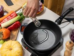 Healthy Cooking Oil: সরষের তেল বা রিফাইন্ড অয়েল নয়, রোজের রান্নায় ব্যবহার করতে পারেন এই 'হেলদি কুকিং অয়েল'-গুলি