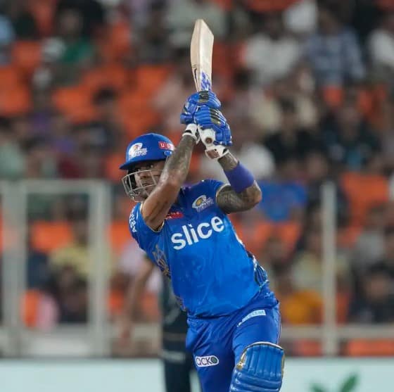 ਸੂਰਿਆਕੁਮਾਰ ਨੇ ਇਸ ਸੀਜ਼ਨ 'ਚ 1 ਸੈਂਕੜਾ ਅਤੇ 5 ਅਰਧ ਸੈਂਕੜੇ ਵਾਲੀ ਪਾਰੀ ਖੇਡੀ ਹੈ। ਮੁੰਬਈ ਇੰਡੀਅਨਜ਼ ਲਈ ਆਈਪੀਐਲ ਵਿੱਚ ਇੱਕ ਸੀਜ਼ਨ ਵਿੱਚ ਸਭ ਤੋਂ ਵੱਧ ਦੌੜਾਂ ਬਣਾਉਣ ਦਾ ਰਿਕਾਰਡ ਸਚਿਨ ਤੇਂਦੁਲਕਰ ਦੇ ਨਾਮ ਤੇ ਹੈ। ਸਚਿਨ ਨੇ 2010 ਸੀਜ਼ਨ ਵਿੱਚ ਕੁੱਲ 618 ਦੌੜਾਂ ਬਣਾਈਆਂ ਸਨ।