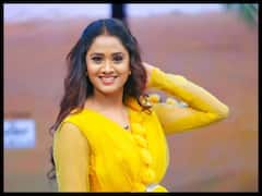 Madhura Nagarilo Keerthi Photos: ఎల్లో ఫ్రాక్ లో బ్యూటిఫుల్ గా ఉన్న 'మధురానగరి'లో రాధ (కీర్తి కేశవ్ భట్)