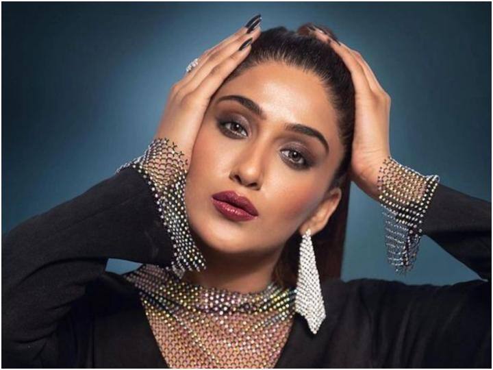 Bigg Boss 16 Fame Nimrit Kaur Ahluwalia Reaction On Trolling For Not Posting Photos With The Mandali |  Bigg Boss 16 fame Nimrit trolled for not posting photo with troupe, now speaks