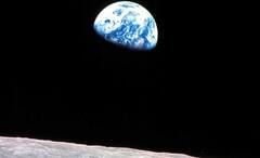 Space Science: কালো ক্যানভাসে নীল-সাদা রংয়ের প্রলেপ, ৫৫ বছর আগে তোলা রঙিন ছবিতে অপরূপা পৃথিবী