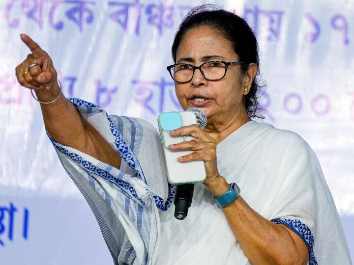 Mamata Banerjee Speech: सीएम ममता बनर्जी ने मांगी माफी, जानें क्या है मामला? Mamata Banerjee Apologizes West Bengal Egra People For illegal firecracker factory Blast Mamata Banerjee Speech: सीएम ममता बनर्जी ने मांगी माफी, जानें क्या है मामला?
