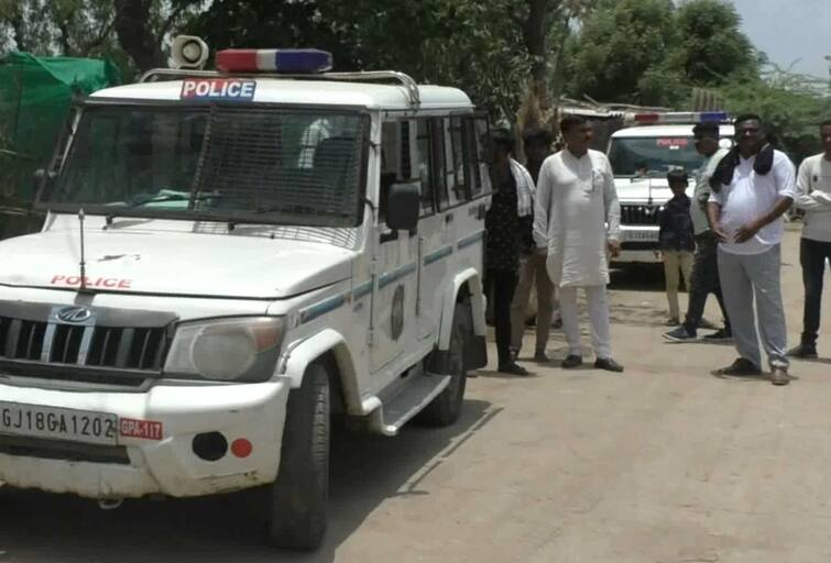 A man named Vibhabhai Rawal committed suicide in Radhanpur Radhanpur: વ્યાજખોરોના ત્રાસથી આધેડે કરી આત્મહત્યા, દીકરીની સારવાર માટે લીધા હતા પૈસા, પોલીસની કામગીરી સામે પણ ઉઠ્યા સવાલો