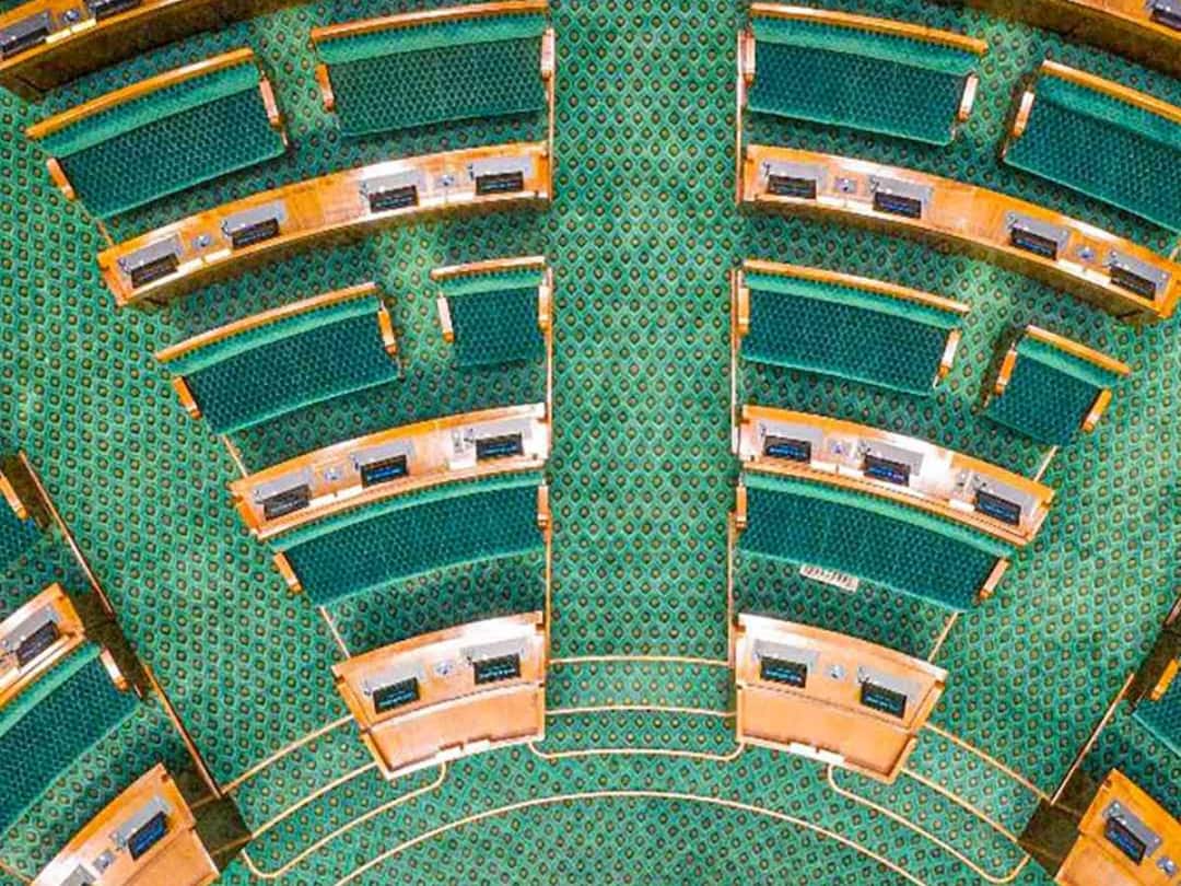 New Parliament Carpet: పార్లమెంట్లోని కార్పెట్ల తయారీకి 10 లక్షల గంటలు, 60 కోట్ల అల్లికలతో డిజైన్ New Parliament 900 Uttar Pradesh Artisans Weaved Carpet For 10 Lakh Hours New Parliament Carpet: పార్లమెంట్లోని కార్పెట్ల తయారీకి 10 లక్షల గంటలు, 60 కోట్ల అల్లికలతో డిజైన్