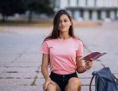 વિદેશમાં અભ્યાસની સાથે આ રીતે ઇનકમ કરી શકે છે છોકરીઓ, આ પાર્ટ ટાઇમ રીતથી થશે સારી કમાણી