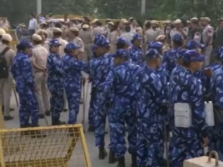 Delhi Police Beefs Up Security Near Border Region As Farmers Expected To Join Wrestlers Protest WFI Chief Brij Bhushan Sharan Singh BJP Sexual Harassment 10,000 Delhi Police Personnel Deployed, Security Beefed Up Ahead Of Wrestlers' March To New Parliament Today