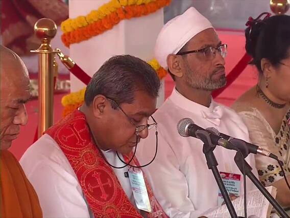 New Parliament Building: संसद में सेंगोल की स्थापना, श्रमजीवियों को सम्मान... तस्वीरों में देखिए कैसे हुआ नए भवन का उद्घाटन