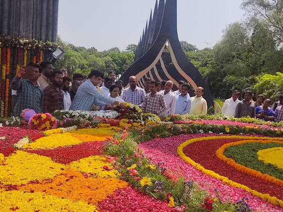 In Pics: ఎన్టీఆర్ ఘాట్ వద్ద జూ.ఎన్టీఆర్, బాలయ్య నివాళులు - ఫోటోలు