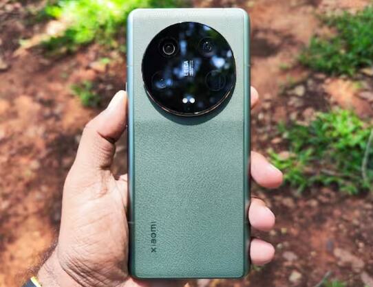 Xiaomi 13 Pro: ਸਮਾਰਟਫੋਨ ਦੀ ਕੀਮਤ 79,999 ਰੁਪਏ ਹੈ ਅਤੇ ਫੋਨ ਨੂੰ 6.73-ਇੰਚ AMOLED ਡਿਸਪਲੇਅ, 50MP ਪ੍ਰਾਇਮਰੀ ਕੈਮਰਾ, 4820 mAh ਬੈਟਰੀ ਅਤੇ ਸਨੈਪਡ੍ਰੈਗਨ 8th ਜਨਰੇਸ਼ਨ 2 SOC ਦਾ ਸਮਰਥਨ ਮਿਲਦਾ ਹੈ।