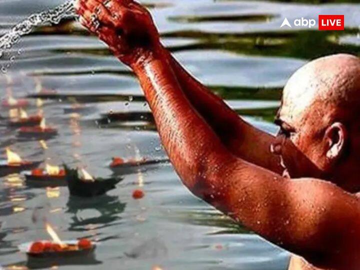 gangajal benfits significance and use know why it is so holy Gangajal: इस दिशा में गंगाजल रखने से मिलते हैं विशेष लाभ, इन प्रयोग से रोग-शोक से मिलती है मुक्ति