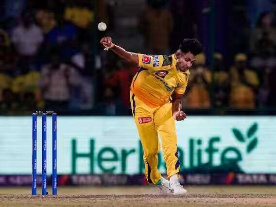 ચેન્નાઈ સુપર કિંગ્સની બૉલર મથિશા પાથિરાનાએ શાનદાર બૉલિંગનો નજારો આપ્યો છે. ખાસ કરીને આ બૉલરે ડેથ ઓવરોમાં ખાસ્સો એવો પ્રભાવ પાડ્યો છે. મથીશા પથિરાનાએ 11 મેચમાં 17 વિકેટો ઝડપી છે. (Credit - PTI)