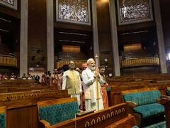 'विपक्ष के साथ सरकार की दलील भी अपनी जगह ठीक', सेंगोल विवाद पर शशि थरूर का ट्वीट