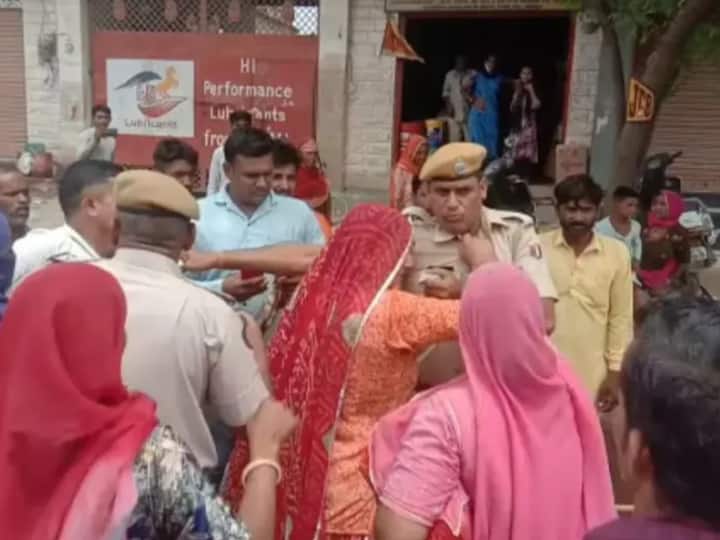 Jodhpur News Jaipur Highway blocked due to lack of water women misbehave with police ann Rajasthan: जोधपुर में पानी की मांग को लेकर महिलाओं ने हाईवे पर लगाया जाम, पुलिस का कॉलर पकड़ा