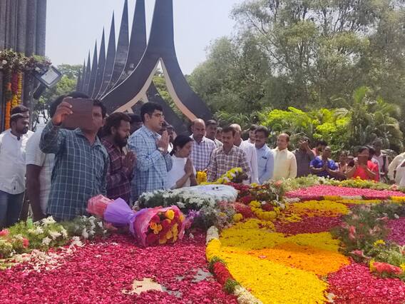 In Pics: ఎన్టీఆర్ ఘాట్ వద్ద జూ.ఎన్టీఆర్, బాలయ్య నివాళులు - ఫోటోలు