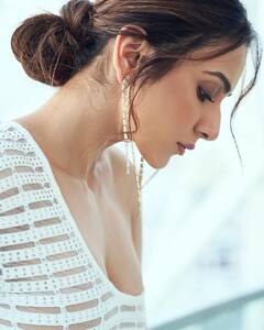 Rakul Preet Singh: আইফা অ্য়াওয়ার্ড অনুষ্ঠানের দ্বিতীয় দিনে সাদা পোশাকে ফ্রেমবন্দি অভিনেত্রী রকুল প্রীত সিং