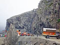 Deadly Road: ਇਹ ਹੈ ਭਾਰਤ ਦੀ ਸਭ ਤੋਂ ਖ਼ਤਰਨਾਕ ਰੋਡ, ਥੋੜੀ ਜਿਹੀ ਵੀ ਹੋਈ ਗਲਤੀ ਤਾਂ ਮੌਤ ਨਾਲ ਹੋ ਸਕਦਾ ਸਾਹਮਣਾ!