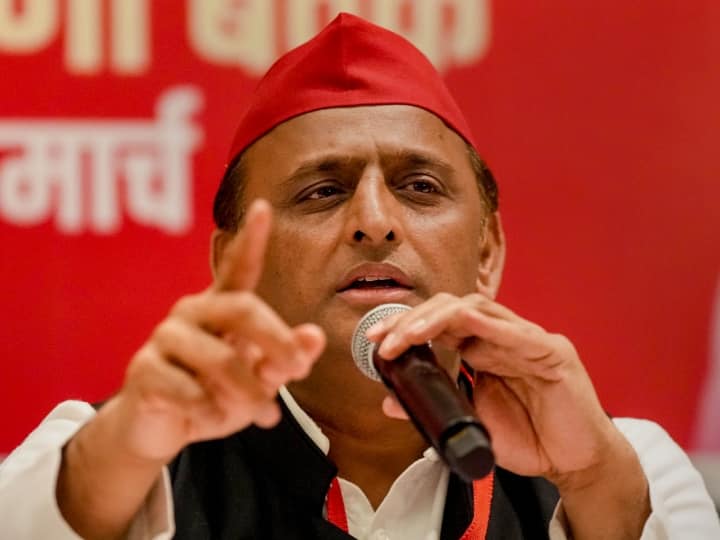 SP Chief Akhilesh Yadav Reacts to Delhi Police action on protesting wrestlers and Attacks BJP UP News: 'देश नारी का ये अपमान नहीं भूलेगा', पहलवानों को हिरासत में लेने पर अखिलेश यादव का बीजेपी पर हमला