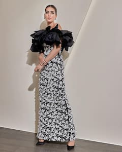 Kriti Sanon: রিচার্ড কুইনের ডিজাইনার পোশাকে দ্য়ুতি ছড়ালেন কৃতি শ্য়ানন