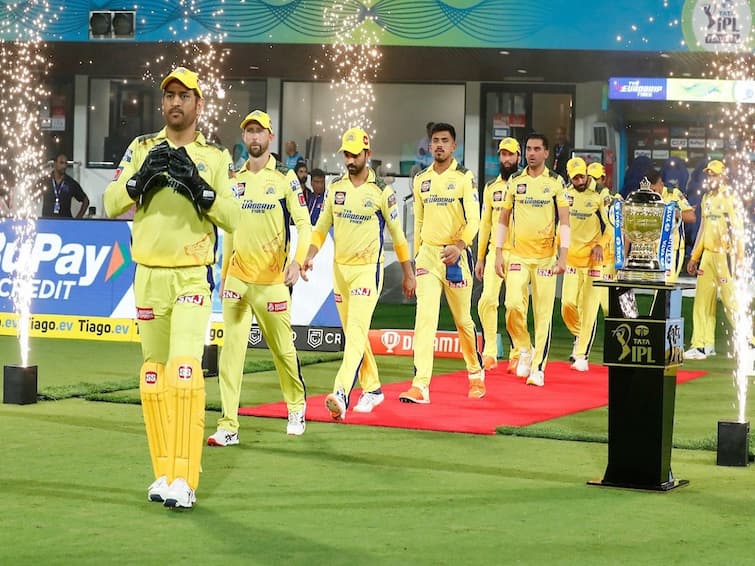 No one could stand before the popularity of Dhoni and CSK for two months, the team and the captain were ahead