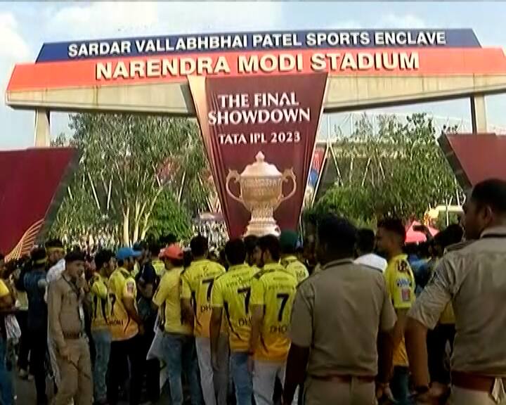 IPLની 16મી સિઝનની ફાઇનલ મેચ ચેન્નાઇ સુપર કિંગ્સ અને ગુજરાત ટાઇટન્સ વચ્ચે રમાશે.  અમદાવાદના નરેન્દ્ર મોદી સ્ટેડિયમમાં બંને ટીમો સામસામે ટકરાશે.