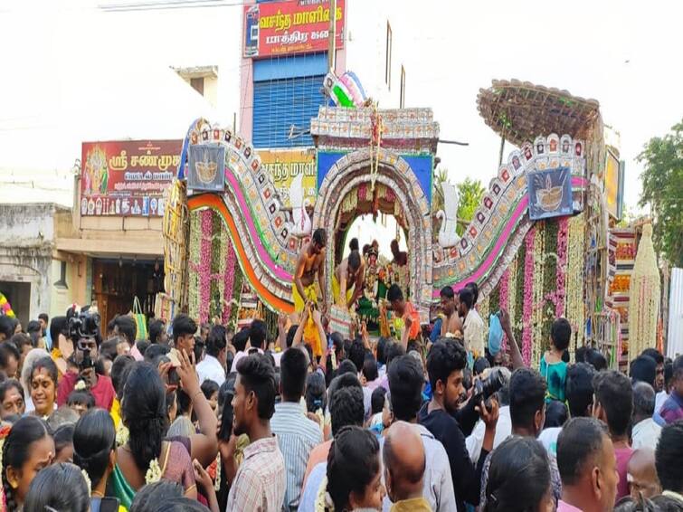 Akasa Mariamman Temple Festival in Nachiarkovil: Amman Vethiula in Pushpa Pallak நாச்சியார் கோயில் ஆகாச மாரியம்மன் கோயில் திருவிழா... புஷ்ப பல்லக்கில் அம்மன் வீதியுலா!