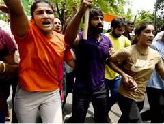 Wrestlers Protest: ਘੜੀਸ ਕੇ ਲੈ ਗਏ, ਹੱਥੋਪਾਈ ਹੋਈ... ਹਿਰਾਸਤ 'ਚ ਲੈਣ ਤੋਂ ਬਾਅਦ ਪੁਲਿਸ ਨੇ ਪਹਿਲਵਾਨਾਂ ਦੇ ਉਖਾੜੇ ਤੰਬੂ