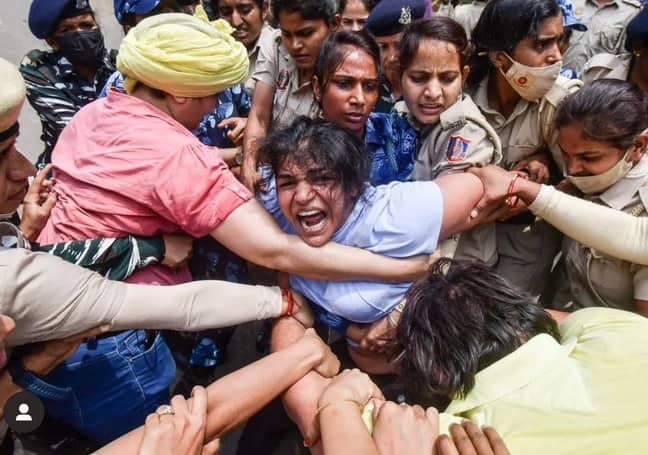 Delhi Police : Police Detained Protesting Wrestlers Delhi Police : દેશનું નામ રોશન કરનારા પહેલવાનોનું ઘોર અપમાન, તિરંગા જમીનદોસ્ત
