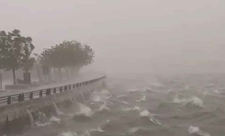 heavy rainfall in ahmedabad sabarmati river flooded Ahmedabad Rain:  ભારે વરસાદને પગલે વાસણા બેરેજના 4 દરવાજા ખોલવામાં આવ્યા, સાબરમતી નદીનો ચોંકાવનારો વીડિયો વાયરલ