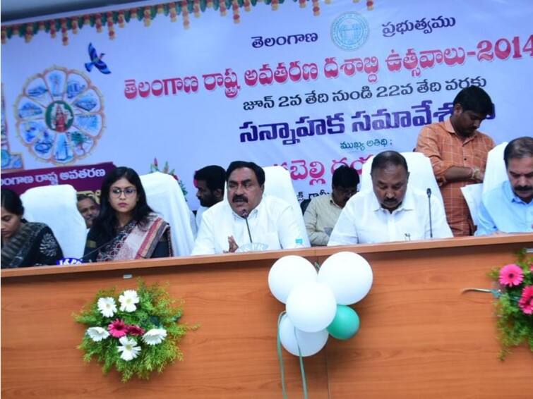 TS Minister Errabelli Dayakar Rao instructions to officials over Telangana Decade Celebration DNN Telangana Decade Celebration: గ్రామాల్లో 23 రోజుల పాటు ప్రణాళికా బ‌ద్ధంగా దశాబ్ధి వేడుకలు: మంత్రి ఎర్రబెల్లి