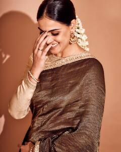 Genelia Deshmukh: आयफा 2023 साठी जिनिलियानं केला खास लूक; फोटोवर खिळल्या नेटकऱ्यांच्या नजरा