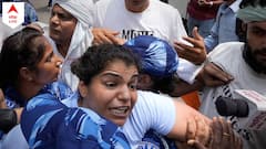 সংসদ ভবন অভিযানে ধুন্ধুমার, পোশাক ছিঁড়ে দিয়েছে, মারধর করেছে পুলিশ, অভিযোগ সাক্ষীর