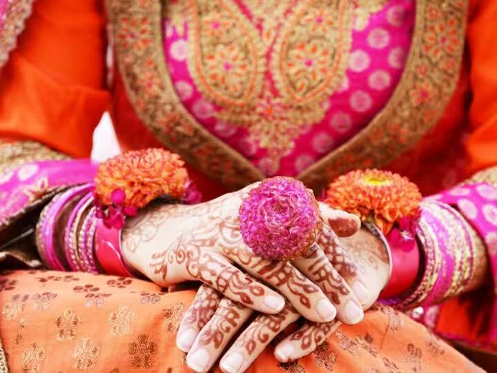 Bhagalpur crime newlywed absconded with money and jewellery second day of marriage police complaint ann Bhagalpur: शादी के दूसरे दिन ही रुपये, जेवरात और गिफ्ट ले भागी 'लुटेरी दुल्हन', थाने पहुंचे पीड़ित पति ने पुलिस को बताई पूरी कहानी