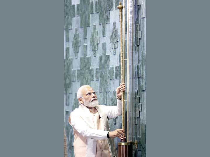 The Prime Minister then installed the Sacred 'Sengol' in an enclosure on the right side of the Speaker's chair in the Lok Sabha chamber. After its installation, the Prime Minister received blessings from seers of different Adheenams from Tamil Nadu. (Image Source: Twitter/@ANI)