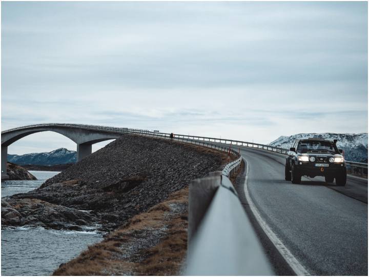 Long Drive Tips See some useful tips for your car before going a long trip Long Drive Tips: लंबे ट्रिप पर लेकर जा रहे हैं कार तो इन 5 बातों का रखें ध्यान, वरना हो जाएंगे परेशान 