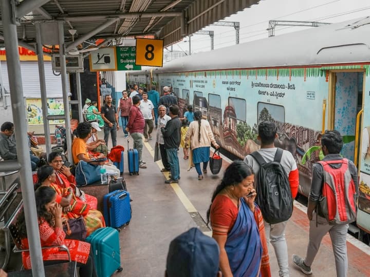 Indian railway first Private Train bharat gaurav express for tourists know fare Private Train: देश की पहली प्राइवेट ट्रेन का क्या है नाम? एक क्लिक में पढ़ें किराए सहित सभी खूबियां