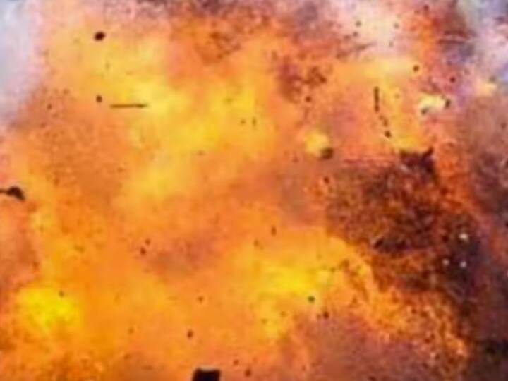 Ayodhya Ram Janmabhoomi Shringar Haat Blast Explosion Laborer Hand Amputated Ayodhya Blast: अयोध्या में राम जन्मभूमि श्रृंगार हाट के पास धमाका, विस्फोट के बाद इलाके में मची अफरा-तफरी