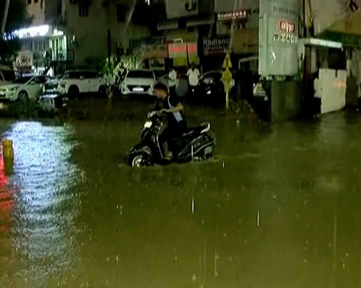 Ahmedabad Rain Many Society flooded  Ahmedabad Rain: ધોધમાર વરસાદે  AMCની પ્રિ-મોનસૂન પ્લાનની પોલ ખોલી, અનેક વિસ્તાર પાણીમાં ગરકાવ