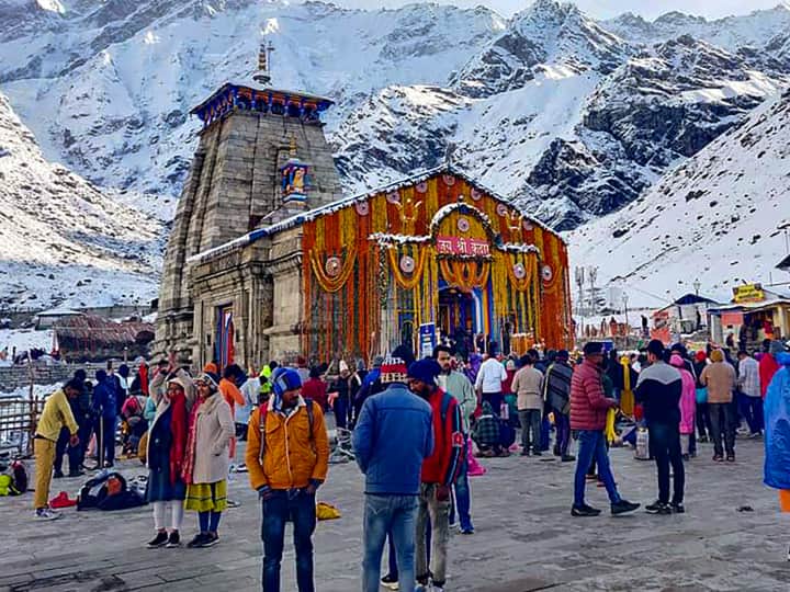 Kedarnath Temple Mobile Ban : पवित्र केदारनाथ मंदिरामध्ये आता मोबाईल फोनवर बंदी घालण्यात आली आहे.