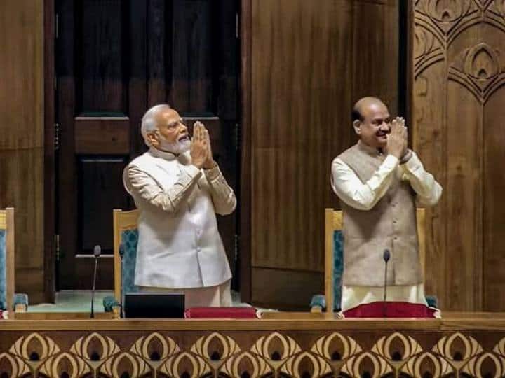 नए संसद भवन में संयुक्त सत्रों के लिए कुल 1272 सीटें है. इसमें से लोकसभा की 888 सीटें हैं और राज्यसभा की 384 सीटें है.