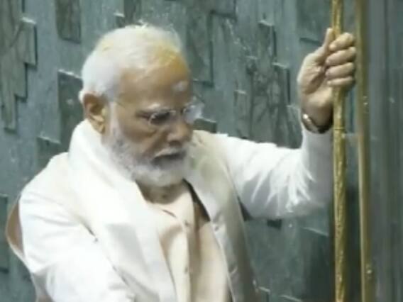 New Parliament Building: संसद में सेंगोल की स्थापना, श्रमजीवियों को सम्मान... तस्वीरों में देखिए कैसे हुआ नए भवन का उद्घाटन
