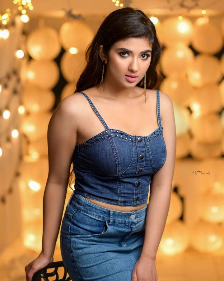 ప్రగ్యా నగ్ర లేటేస్ట్ ఫొటోలు
