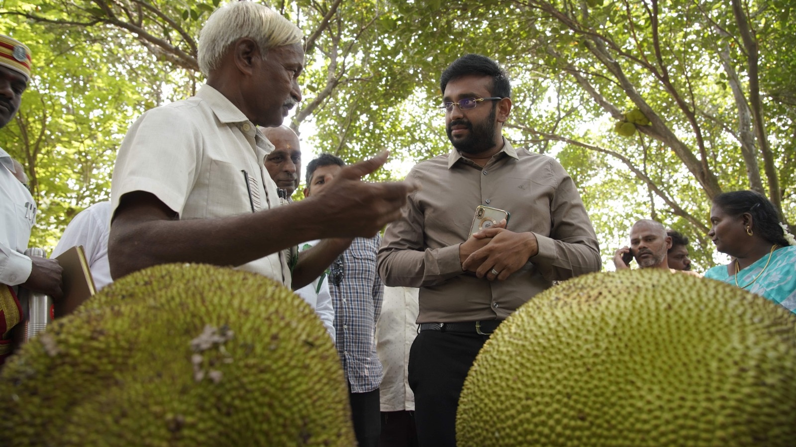 Isha yoga: 2000-க்கும் மேற்பட்ட விவசாயிகள் கலந்து கொண்ட மாபெரும் பலா திருவிழா