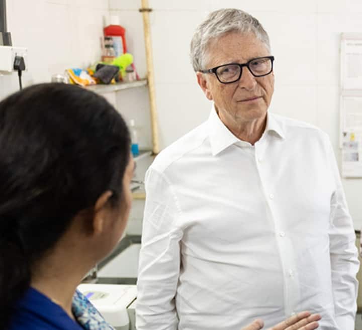 बिल गेट्स जब एंटोनोवा के साथ रिलेशन में थे, तब उसकी उम्र 20 साल थी.