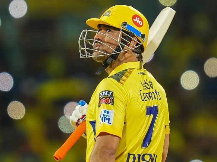 MS Dhoni investments: महेंद्र सिंह धोनी क्रिकेट के अलावा बिजनेस जगत में भी अपनी एक अलग पहचान रखते हैं. ऐसे कई ब्रांड्स हैं, जिनके साथ वे ब्रांड एंबैसडर के साथ में निवेशक के तौर पर भी जुड़े हैं...