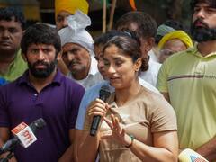 साक्षी मलिक, संगीता और विनेश फोगाट को छोड़ा गया, बजरंग पुनिया अब भी पुलिस हिरासत में, 10 बड़ी बातें