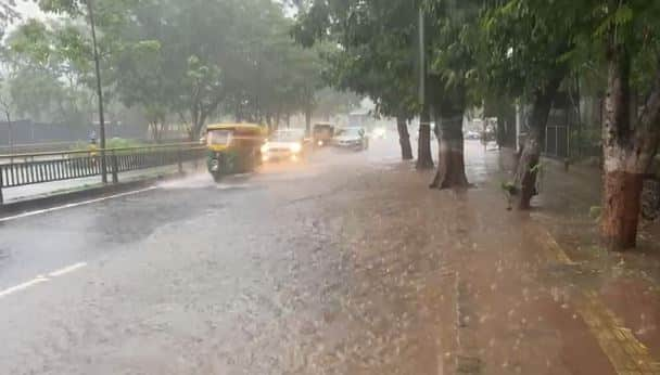 Heavy Rainfall in Banaskantha district  Gujarat Rain: પાલનપુરમાં વીજળીના કડાકા-ભડાકા સાથે વરસાદ, અનેક વિસ્તારોમાં વિજળી ડુલ